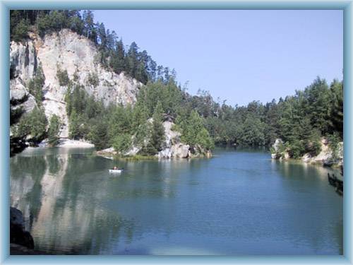 Sandgrube mit Wasser in der Felsenstadt Adr�pach