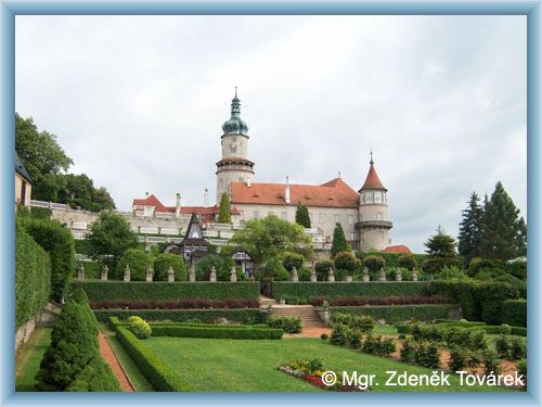Nov� M�sto nad Metuj� - Schloss - park