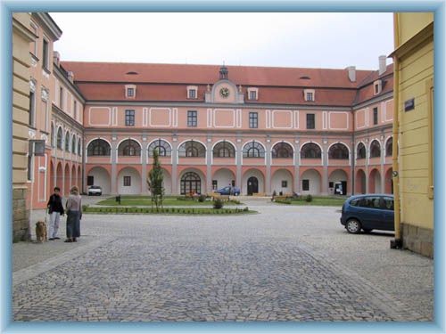 Vala�sk� Mezi���� - Schloss
