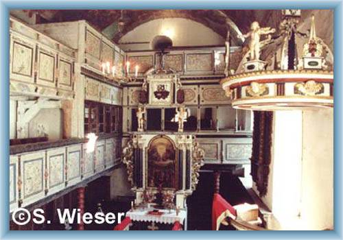 Interier der Kirche in Podhrad�