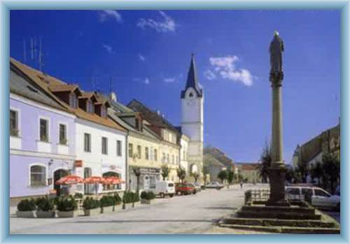 Der Stadtplatz in Ostrov