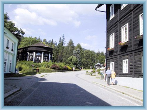 Musikhalle in Karlova Stud�nka