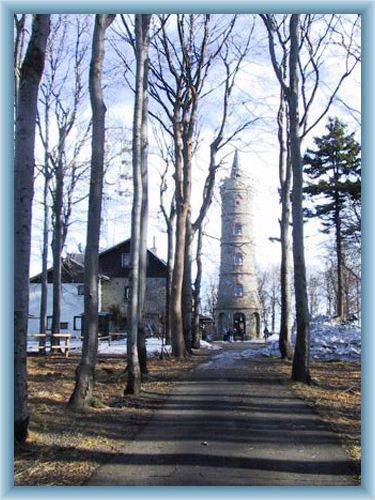 Aussichtsturm auf dem Berg Jedlov�
