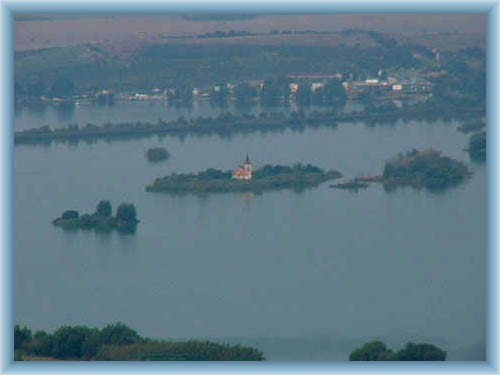 Kleine Kirche in der Gemeinde Mu�ov