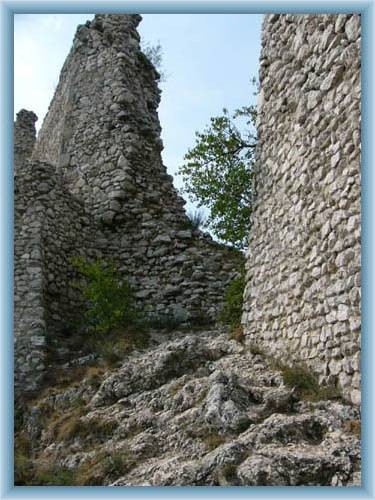 Kleine Burg Sirot�� hr�dek