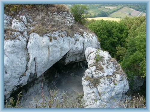 Felsen bei der Burg Sirot�� hr�dek