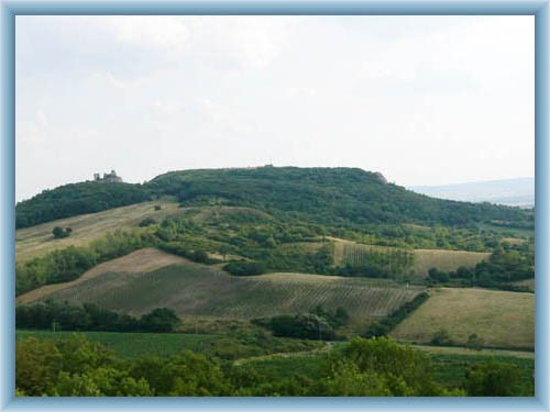 Burg Sirot�� hrad und Berg Stolov� hora