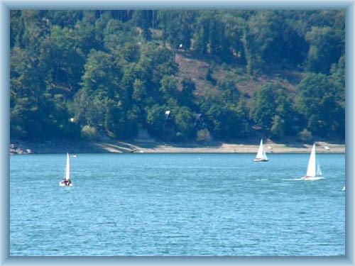 Segelboot auf dem Stausee Vranov