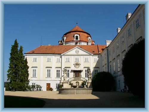 Schloss Vranov nad Dyj� - Hofplatz