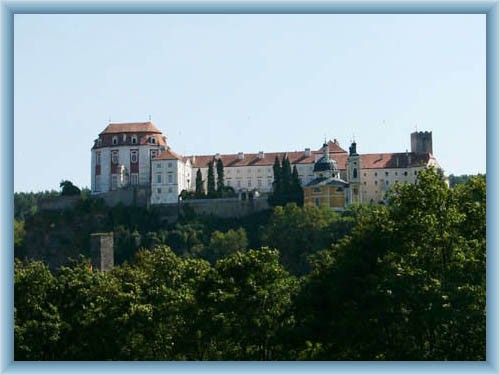 Schloss Vranov aus der Stadt