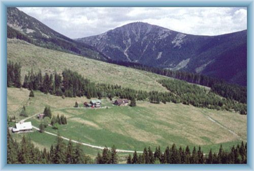 Talgrund Modr� d�l und Berg Sn�ka
