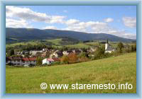 Anblick von der Stadt im Sommer