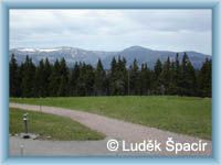 Anblick auf Sněžka aus der Bergbaude Černá bouda