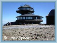 Polnisches Observatorium mit dem Restaurant auf Sněžka