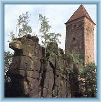 Der gotische Turm der Burg in Nejdek