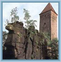 Der gotische Turm der Burg in Nejdek