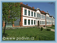 Haupschule in Podivín