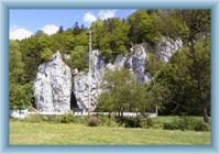 Sloup - Felsen hinter dem Flüsschen