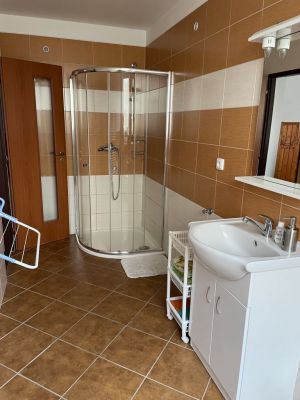 Selbständige Einzimmerwohnung im Familienhaus