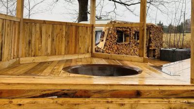 Glamping Jedlová mit Outdoor-Wellness