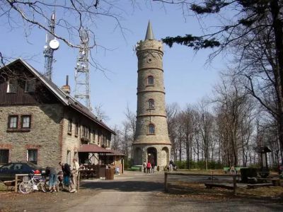 Glamping Jedlová mit Outdoor-Wellness