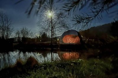 Glamping Jedlová mit Outdoor-Wellness