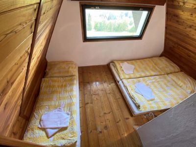 Hütte unter dem Berg Černá hora