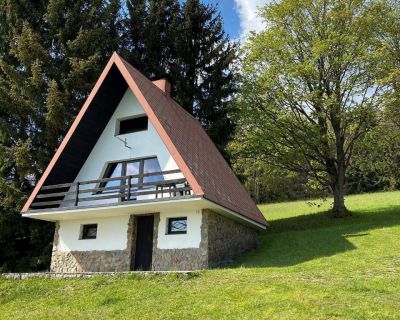 Hütte unter dem Berg Černá hora