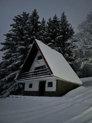 Hütte unter dem Berg Černá hora