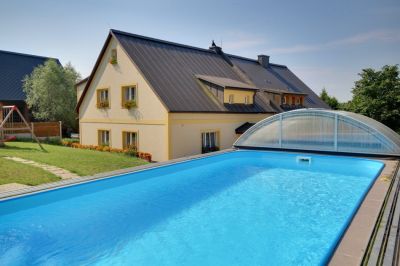 Biofarm Pod Hájkem - Areal mit Hütte und Pension