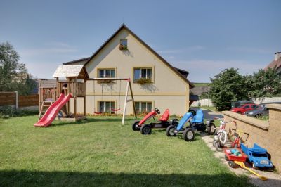 Biofarm Pod Hájkem - Areal mit Hütte und Pension