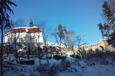 Hütte unter der Burg Valdštejn