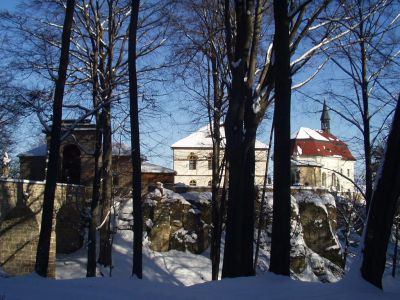 Hütte unter der Burg Valdštejn