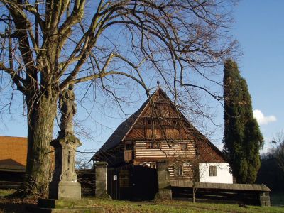 Hütte unter der Burg Valdštejn