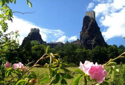 Hütte unter der Burg Valdštejn