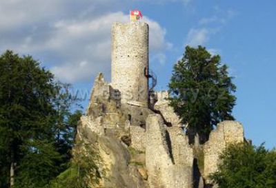 Hütte unter der Burg Valdštejn