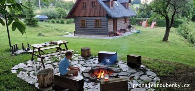 Luxuriöse Blockhütten am Fuß vom Riesengebirge