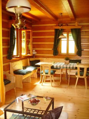 Luxuriöse Blockhütten am Fuß vom Riesengebirge