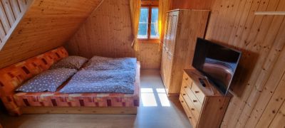 Holzhütte mit Schwimmbad und Sauna