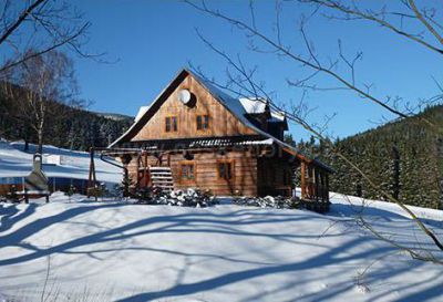 Holzhütte mit Schwimmbad und Sauna