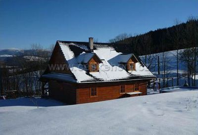 Holzhütte mit Schwimmbad und Sauna