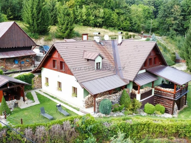 Hütte mit finnische Sauna und Bierstube