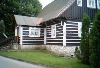 Teil der Holzhütte Harrachov