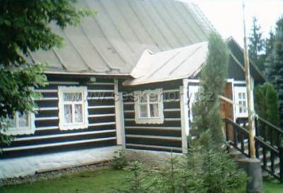 Teil der Holzhütte Harrachov