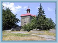 Kapelle auf Hvězda in Felsenwänden Broumovské stěny