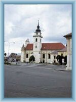 Kirche auf dem Stadtplatz in Heřmanův Městec